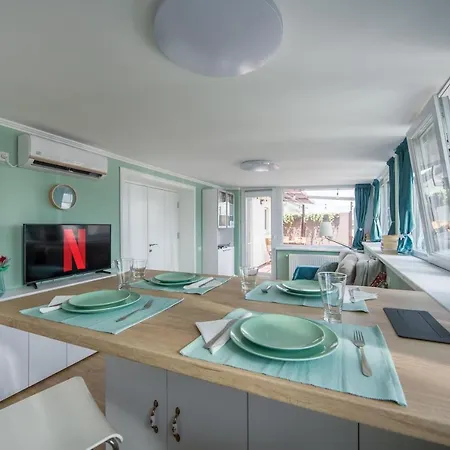 Floor Terrace In Location - Adela *